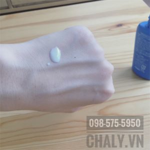 Mặc dù tên gọi là Water Gel nhưng chống nắng hada senka có texture dạng sữa