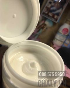 Ngay khi mở nắp hộp mặt nạ đậu nành Nhật tofu moritaya là có thể thấy ngay mùi hương khá thơm (tuỳ người người thích người không)