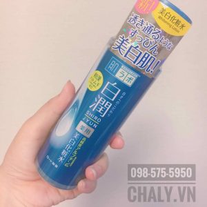 Chai nước hoa hồng hada labo màu xanh dòng dưỡng trắng mà mình dùng đây. Hàng nội địa nhé. Mình khuyên mọi người dùng hàng nội địa đi vì chất lượng ngon hơn, giá cũng không đắt