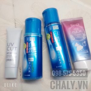 Một chị người Nhật khoe nguyên dàn mỹ phẩm với set 2 chai hadalabo xanh, một nước hoa hồng một sữa dưỡng ẩm