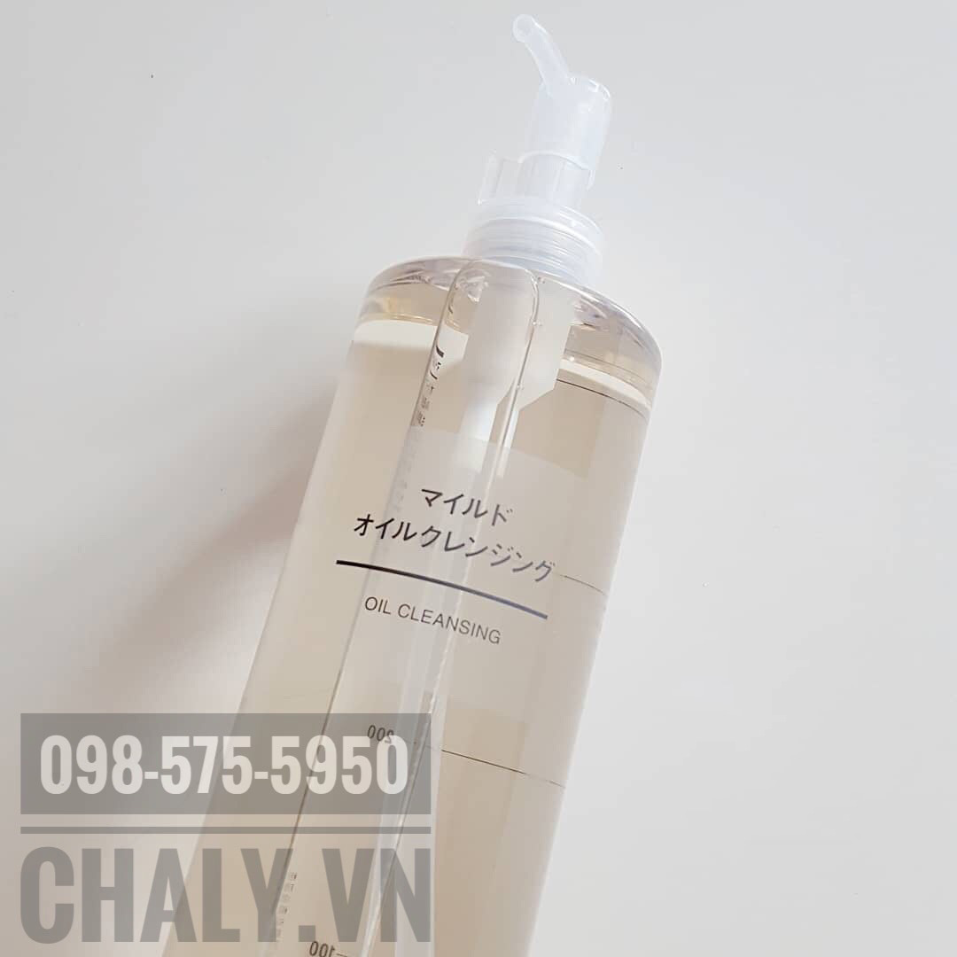 Tẩy trang Muji Nhật có vòi bơm và nút khoá đầu vòi rất vệ sinh, tiện lợi