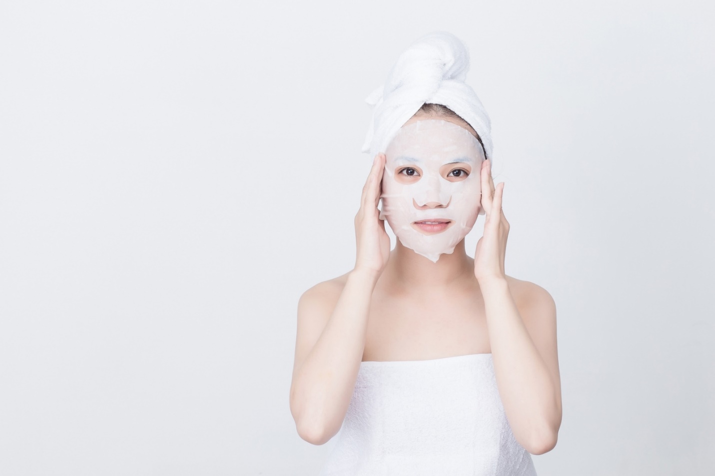 Miếng mặt nạ giấy mỏng, ôm khít da