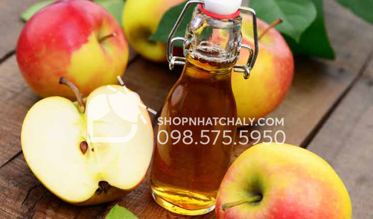 Giấm táo không chỉ giúp trị mựn lưng mà còn trị mụn trứng cá trên toàn bộ cơ thể.
