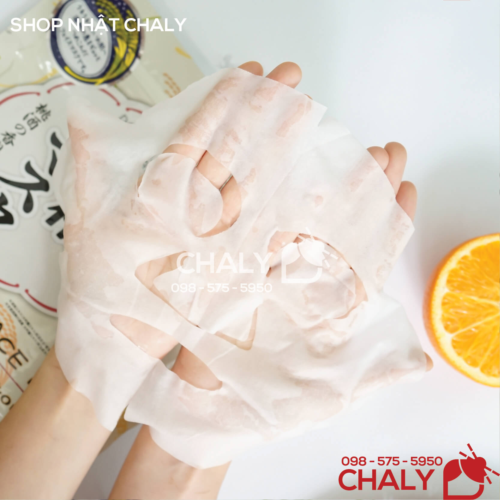 Mặt nạ bã rượu Sake Kasu đắp vừa khít toàn bộ khuôn mặt. Có cẩ phần đắp cho mắt