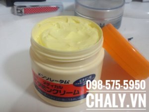 Được yêu thích đặc biệt vào mỗi mùa thu đông, kem trị khô nẻ da tay chân Rohto medical vitamin cream của Nhật phục hồi nhanh chóng da nứt nẻ, bong tróc, chàm ngứa chỉ sau một đôi tuần sử dụng