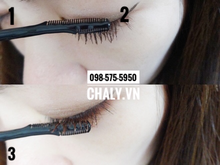 Mascara Remover có sẵn đầu cọ, giúp chải chất tẩy trang dễ dàng cả mi trên và mi dưới