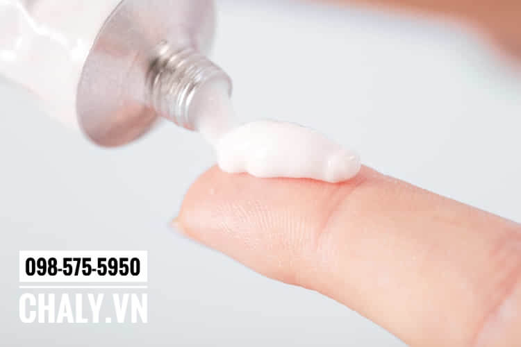 Kem trị sẹo mụn Gentacin 0.1% có chất gel trong, thấm nhanh