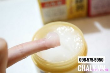 Kem Hada Labo vàng có texture dạng gel, thẩm thấu nhanh, không bí da