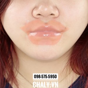 Em mặt nạ trị thâm môi tại nhà của Nhật hiệu quả Choosy lip mask có kích cỡ vừa phải, che phủ toàn bộ môi khi sử dụng như này nha chị em ơi
