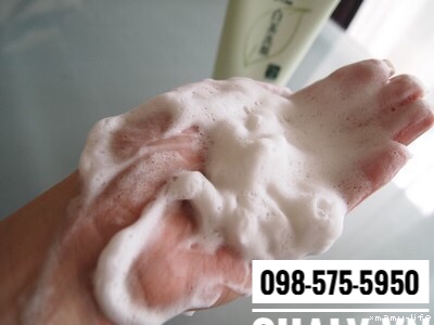 Nên đánh bọt sữa rửa mặt trà trắng nhật bản càng dày mịn càng tốt để tăng hiệu quả rửa mặt sạch sâu và không làm khô da