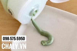 Sữa rửa mặt Shirochasou có texture sệt, màu xanh lá tươi mát và lên bọt rất tốt ha