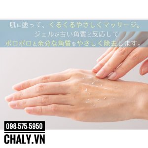 Khi massage trên da, gel Natural Aqua sẽ để lại một lớp vón trắng như vón tẩy mang theo da chết và hắc sắc tố melanin