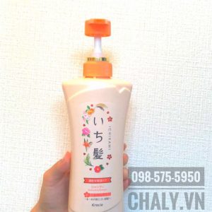 Dòng dầu gội Kracie này cấp ẩm cho tóc tốt, mùi hương thơm vừa phải, dễ chịu, dùng xong tóc mượt lắm