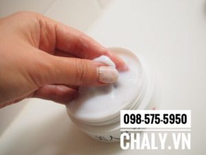 Mang trong mình loạt dưỡng chất thiên nhiên ưu tú nổi bật là chiết xuất mầm gạo chứa nhiều ceramide cùng tinh chất sữa chua, Bijin Dofu all in one gel Nhật giúp dưỡng trắng, mờ thâm, se khít lỗ chân lông và làm mịn da hiệu quả