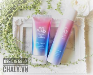 Review xịt chống nắng skin aqua srpay review: Về khả năng che phủ và kiềm dầu không tốt bằng essence, nhưng sử dụng nhanh chóng tiện lợi. Dùng cho body thì cực ổn