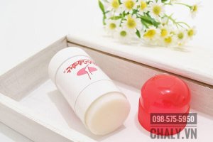 Sáp trị nứt nẻ gót chân Kobayashi dạng thanh, không gây bẩn tay khi sử dụng. Nhiều bạn Nhật review hiệu quả trị nứt gót có thể cảm nhận rõ chỉ sau 1 tuần