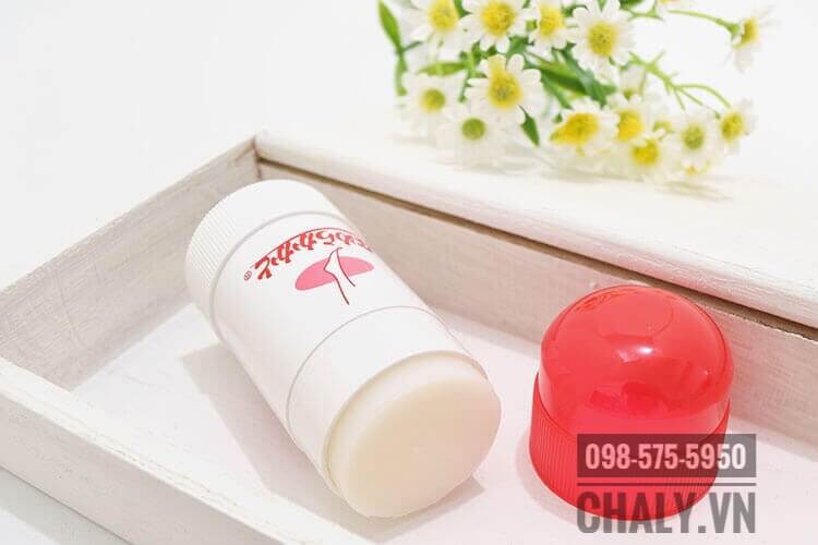 Sáp trị nứt nẻ gót chân dạng thanh, không gây bẩn tay khi sử dụng