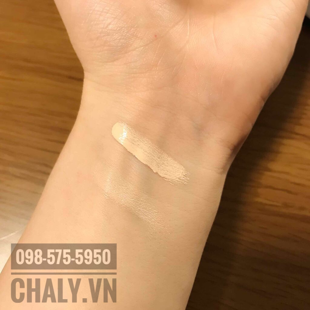 Kem lót trang điểm Chacott for Professionals Enriching O2 Base có tông màu natural beige, không gây trắng bệch mặt, tạo nền da sáng tự nhiên