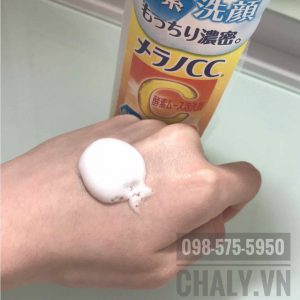 Lớp bọt bông cứng này mát xa trên da cực kỳ thích luôn, không thấy một tí ma sát nào của bàn tay có thể gây kích ứng cho da cả