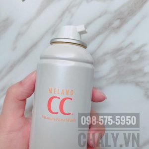 Đầu chai sữa rửa mặt bọt cc melano giúp lấy ra lớp bọt bông mịn