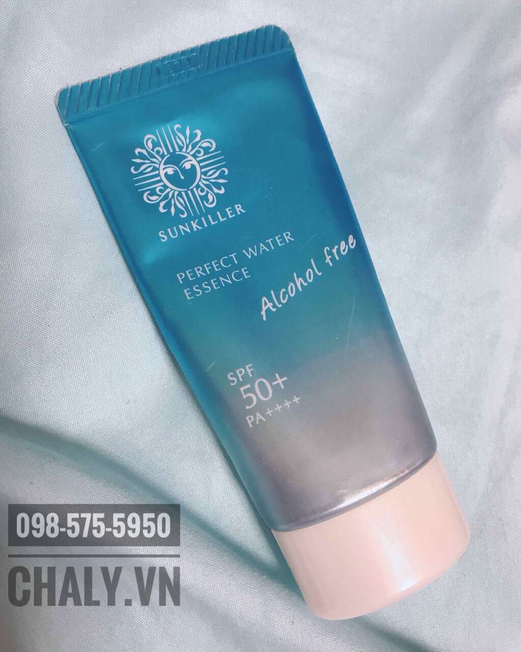 Từ khi phát hiện ra tuýp kem chống nắng sunkiller màu xanh là mình không còn phải đi tìm kem chống nắng nào không cồn tốt nữa. Chung thân luôn vì quá xịn