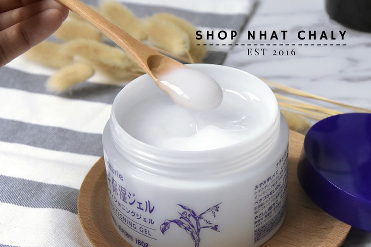 Kem dưỡng ẩm Naturie naturie hatomugi skin conditioner gel là kem ý dĩ hot nhất Nhật Bản hiện nay, đứng vị trí số 1 kem dưỡng da tốt nhất trên chuyên trang Cosme Nhật