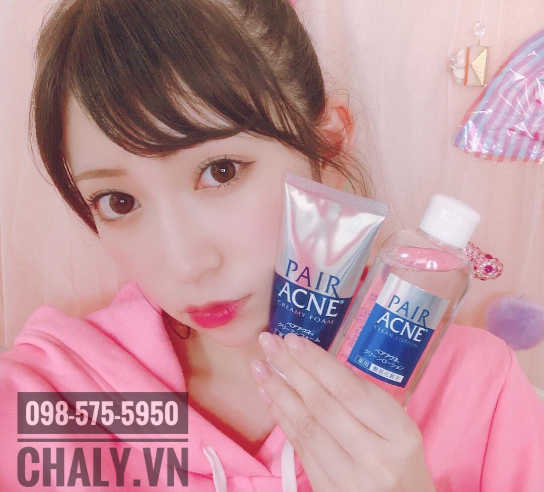 Pair acne clear lotion là chai toner nhật trị mụn mà tớ cực yêu thích. Khi nào không bị mụn thì thôi. Bị mụn là tớ dùng, mụn lặn rất nhanh