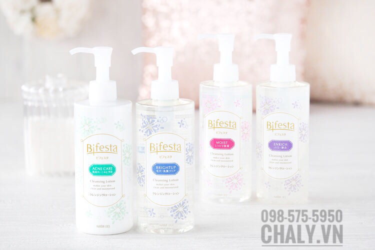 Nước tẩy trang của Nhật siêu thần thánh Bifesta có 4 màu, trong đó màu xanh lá và xanh dương là hot nhất