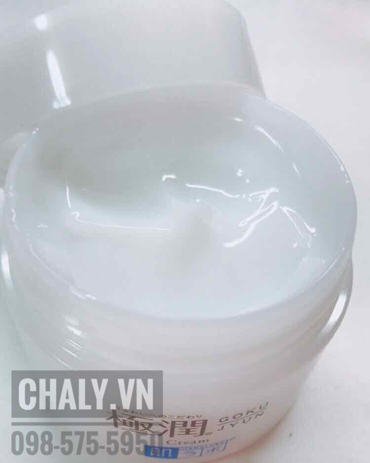 Kem dưỡng ẩm của Hada Labo gokujyun hyaluronic acid moisturizing cream là sự kết hợp giữa HA và SHA, tập trung vào khả năng cấp nước, cấp ẩm và khoá ẩm tuyệt vời. Nuôi dưỡng làn da mịn màng và căng mọng như được tưới nước