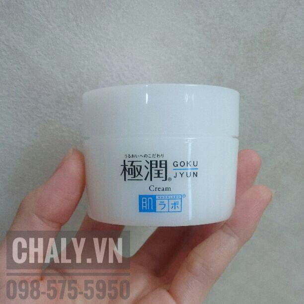 Hũ kem dưỡng ẩm Hada Labo màu trắng của mình là hàng nội địa Nhật, dùng rất thích. Có sản phẩm tương tự như này mà của Hada Labo VN nhưng mình thấy bị chê lắm. Hàng Nhật vẫn hơn