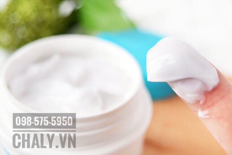 Kem dưỡng ẩm curel review: Chất sánh mịn như kem, thoa lên da mượt mịn rất thích. Không kích ứng