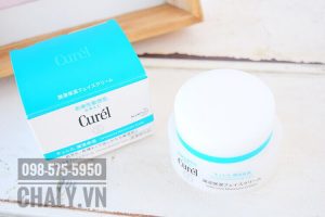 Kem dưỡng curel intensive moisture cream lọt top 3 kem dưỡng da tốt nhất Nhật Bản, với gần 5 nghìn đánh giá trên Cosme và số điểm chót vót 5.1