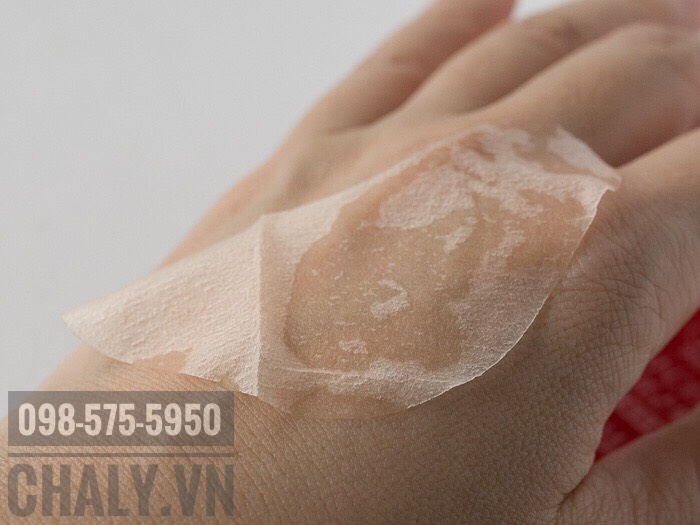 Mặt nạ chống nhăn vùng mắt của Kose Nhật rất mỏng nhẹ, dễ chịu khi dùng, độ dưỡng tốt