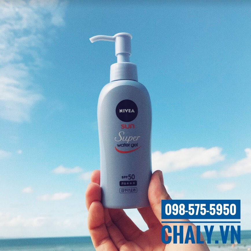 Kem chống nắng toàn thân Nivea Nhật rất thích hợp để dùng khi đi biển, đi bơi