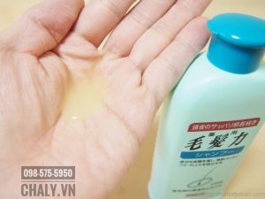 Cận cảnh texture em dầu gội Lion Medicated Shampoo Nhật nè nha cả nhà. Lên bọt rất tốt luôn ấy