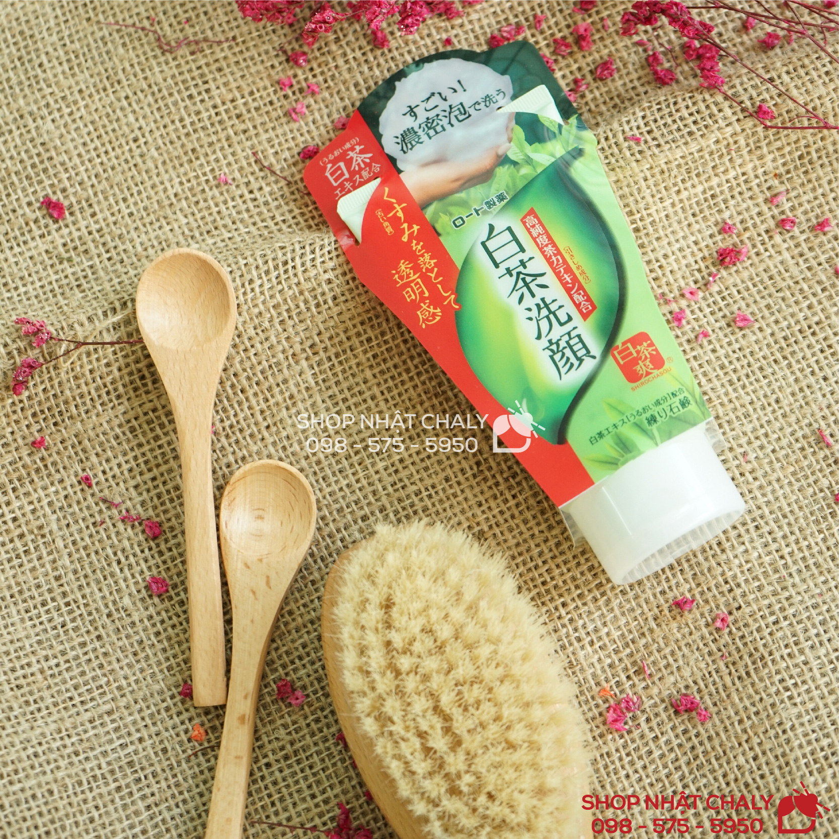 Sữa rửa mặt Rohto Shirochasou trà xanh của Nhật là một trong những sữa rửa mặt trị mụn Nhật bán chạy nhất mọi thời đại