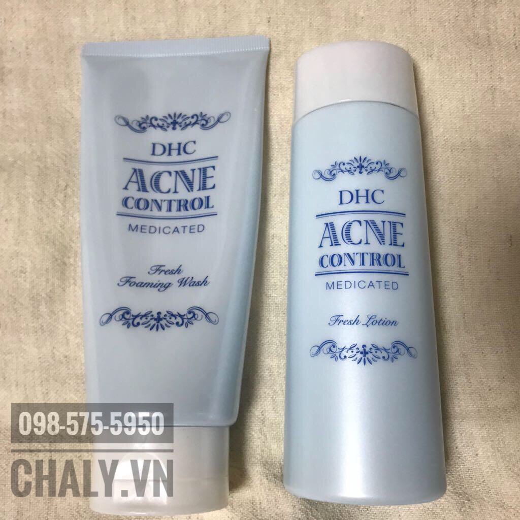 Bộ đôi nước hoa hồng và sữa rửa mặt trị mụn của DHC Nhật kết hợp với nhau giúp trị mụn cực kỳ hiệu quả