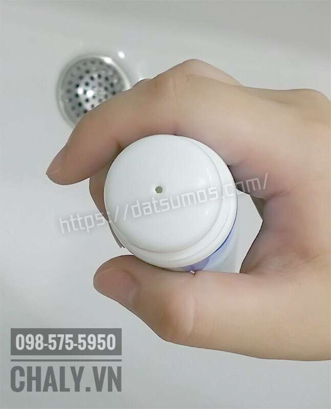 Thiết kế đầu tròn của tuýp Veet tẩy lông Nhật cho vùng kín là để dễ dàng đưa kem vào các ngách như nách, bẹn ...