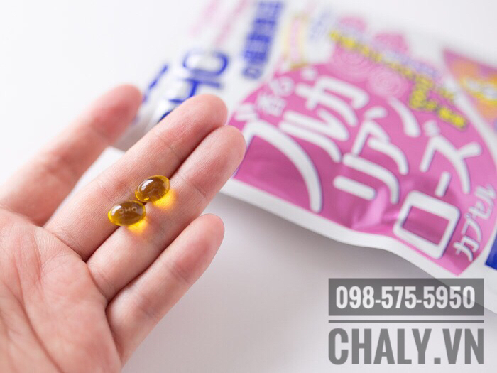 Viên uống thơm cơ thể DHC dạng viên nhộng màu vàng óng như này, lấy ra đã thấy thơm lừng rồi thích lắm