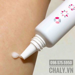 Kem dưỡng mi Nhật kiêm dưỡng mắt Mesiru có texture lỏng nhẹ, thẩm thấu nhanh, không nhờn dính