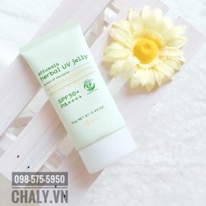 Kem chống nắng Ettusais review cực cao trên các diễn đàn làm đẹp của Nhật bởi kết cấu gel thẩm thấu nhanh và thành phần làm đẹp từ thảo dược
