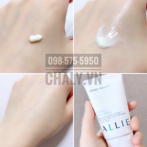 Kem kháng nắng và nóng kanebo sở hữu đảm bảo chất lượng không? Cận cảnh texture gel mịn mượt như hộp sữa chua của kem kháng nắng và nóng Allie 90g Nhật. Khi trét đoạn vô nằm trong mềm mượt, thấm vào không còn và ko hề nhớt dính