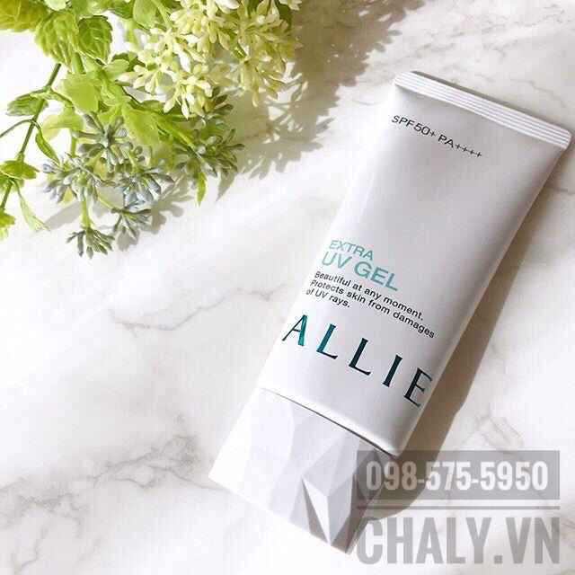 Kem chống nắng allie màu trắng xanh extra uv gel mẫu mới 2019 mình vừa dùng là mê luôn. Kem chống nắng allie cho da khô hay da dầu dùng đều được, rất mịn da, có chống lão hoá tích hợp bên trong nữa nên rất thích