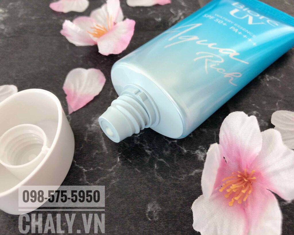 Biore uv aqua rich watery essence review: Cấp ẩm cho da mình rất tốt, nhìn trẻ hơn và đỡ nếp nhăn