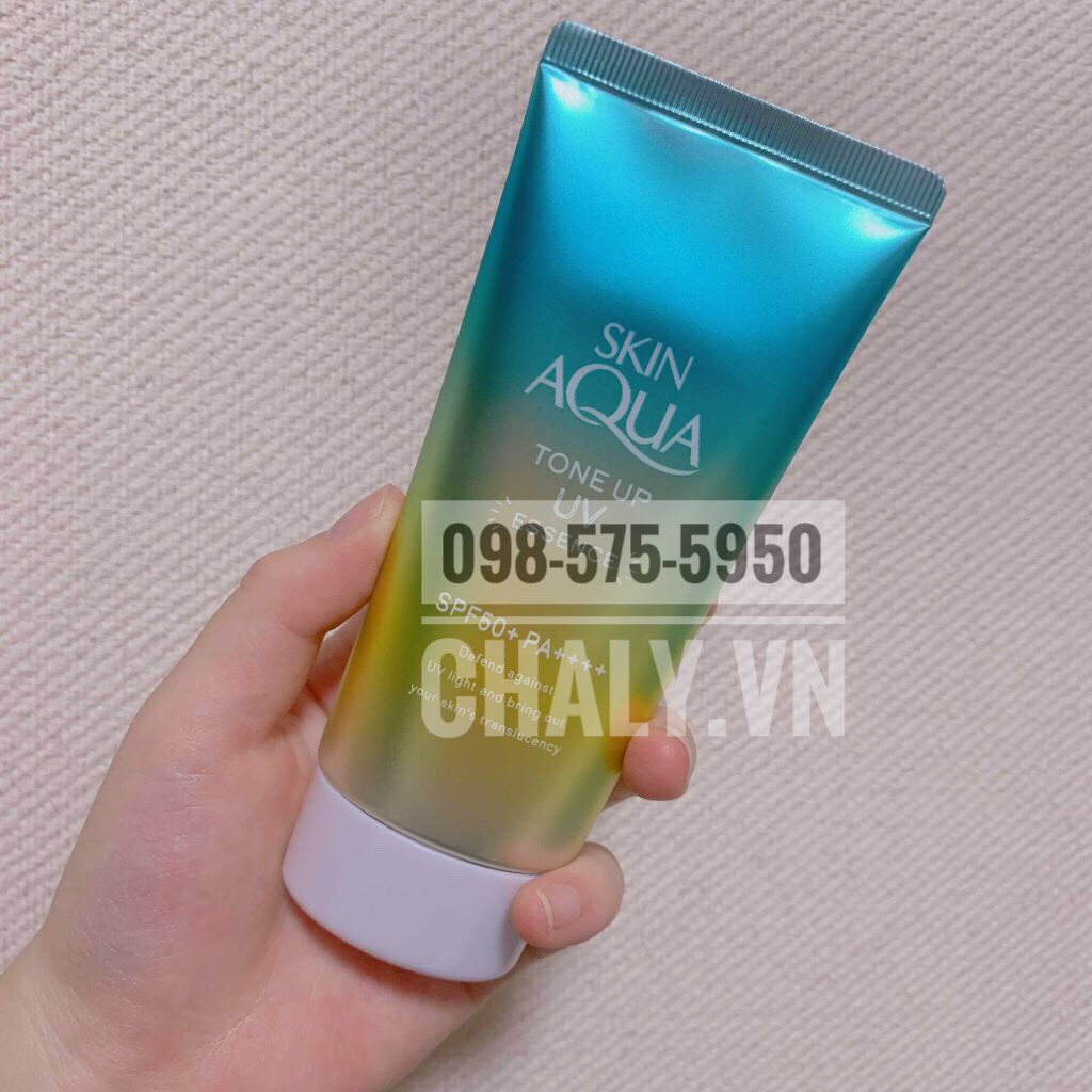 Kem chống nắng skin aqua tone up essence review rần rần trên mạng rồi nhưng tới khi tận tay dùng thì mình mới cảm nhận hết cái sự hay ho của nó. Cực thích và recommend mạnh luôn nha