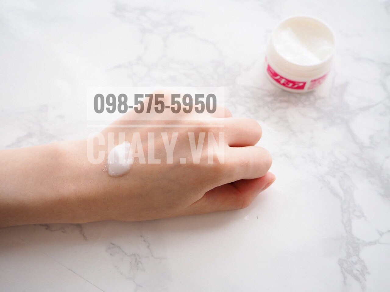 Với thành phần chính là dưỡng Urea, kem Kobayashi Nino Cure Skin Cream cho hiệu quả điều trị rất cao