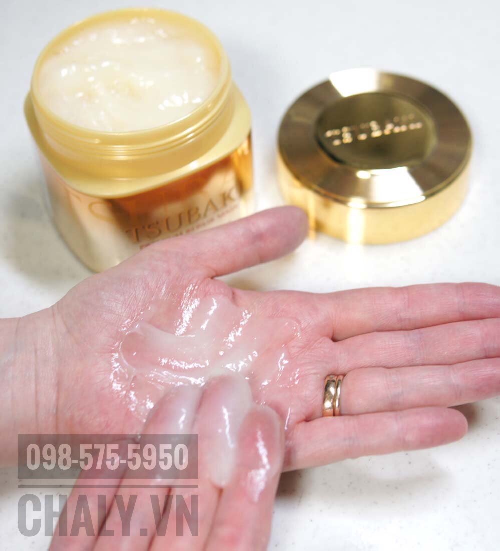 Là một loại kem ủ tóc tốt của Nhật, mặt nạ tóc Tsubaki vàng có texture lỏng mịn như sữa chua, thẩm thấu vào nang tóc mang lại hiệu quả rất nhanh