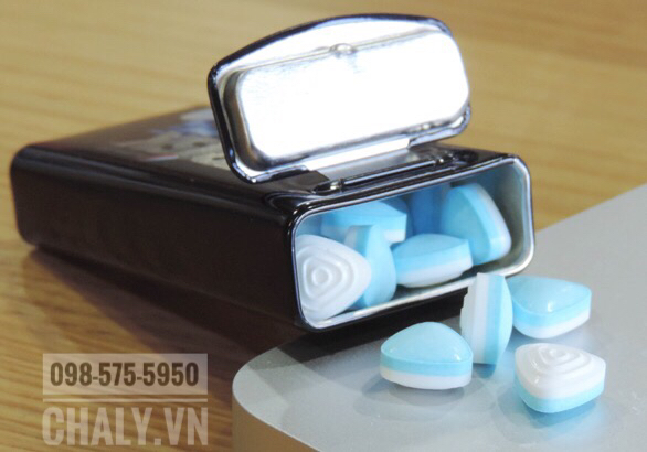 Kẹo frisk neo là kẹo gì? Được mệnh danh là kẹo phòng the, kẹo ngậm frisk neo peppermint được đựng trong hộp thiếc có thể mở dễ dàng bằng one touch, tiện lợi để dùng ngay cả trong cuộc yêu vội vã