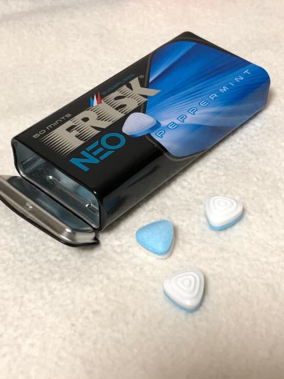 Mỗi hộp kẹo frisk neo peppermint có trọng lượng 35g gồm khoảng 50 viên kẹo phòng the frisk neo ở bên trong, sử dụng được 50 lần