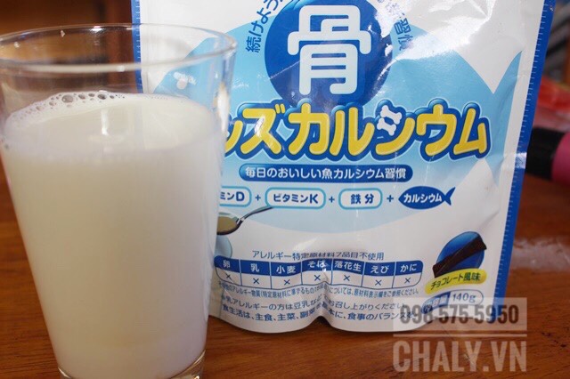 Canxi cá tuyết Nhật dễ dàng hoà tan vào sữa và đồ uống
